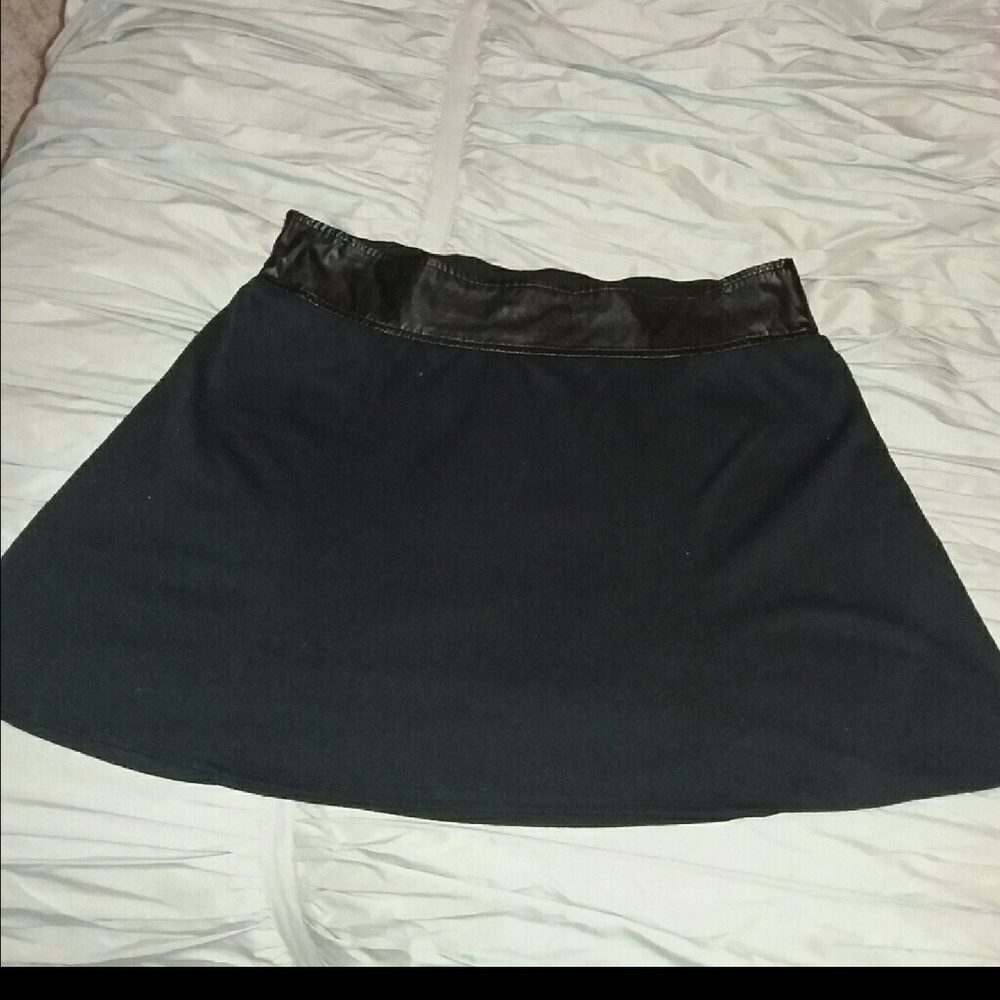 Black skater skirt
